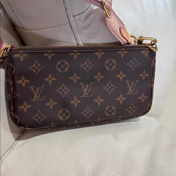 Authentic Multi Pochette Accessories with pink strap! 
In excellent condition! - Picture 5 of 17